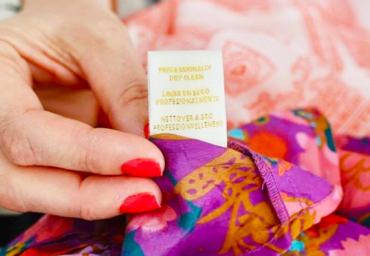 [写真]ドライマークの衣類や、水洗い不可の衣類も、ザ・ランドレスのファブリックケアで仕上げます。