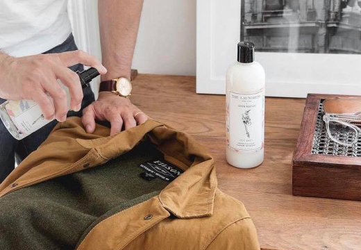 [写真]メンテナンスのプロが、1点1点衣類に合ったケアを行います。