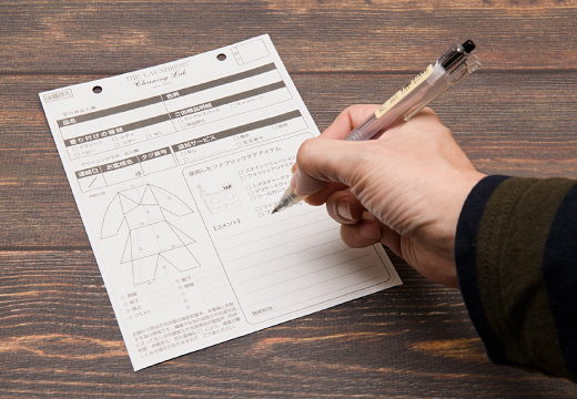 [写真]1点づつしっかり採寸して、アイテムごとのカルテを作成します。