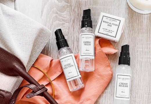 [写真]仕上げには、5種類の香りからお好みのファブリックフレッシュ（リネンウォーター）をお選びいただけます。